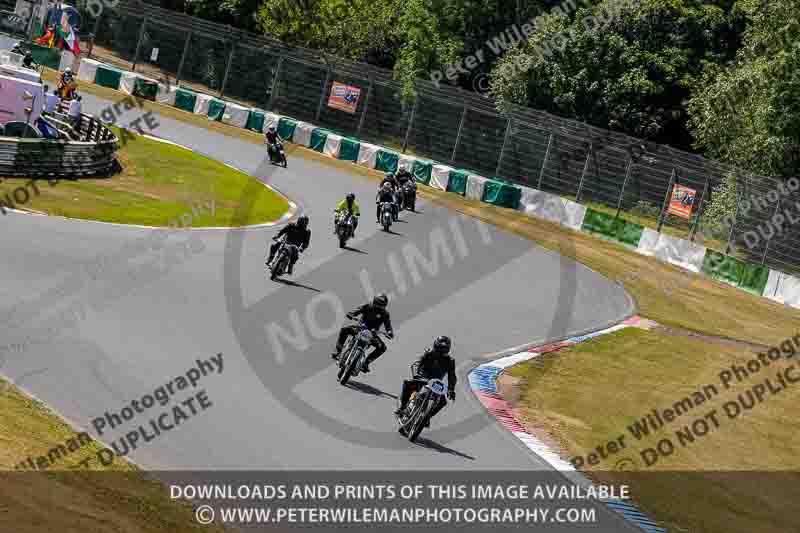 Vintage motorcycle club;eventdigitalimages;mallory park;mallory park trackday photographs;no limits trackdays;peter wileman photography;trackday digital images;trackday photos;vmcc festival 1000 bikes photographs